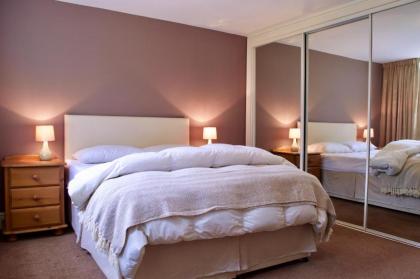 2 Bedroom Abbeyhill Apartment Sleeps 4 - image 9