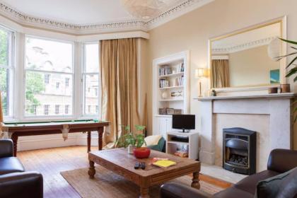 4 Bedroom Apartment Just Off The Meadows Sleeps 10 - image 1