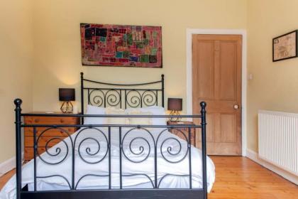 4 Bedroom Apartment Just Off The Meadows Sleeps 10 - image 10