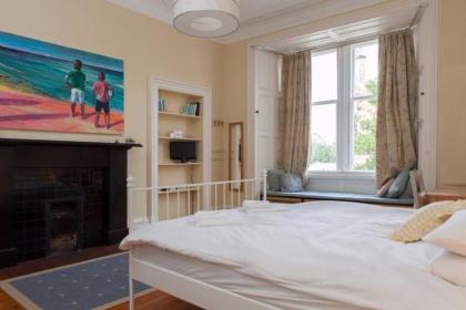 4 Bedroom Apartment Just Off The Meadows Sleeps 10 - image 11
