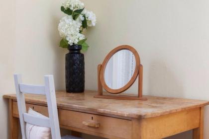 4 Bedroom Apartment Just Off The Meadows Sleeps 10 - image 15