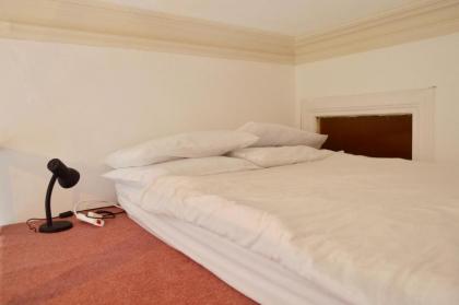 4 Bedroom Apartment Just Off The Meadows Sleeps 10 - image 5