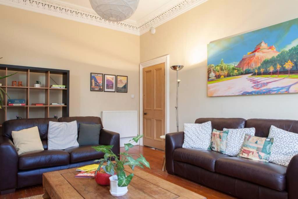 4 Bedroom Apartment Just Off The Meadows Sleeps 10 - image 7