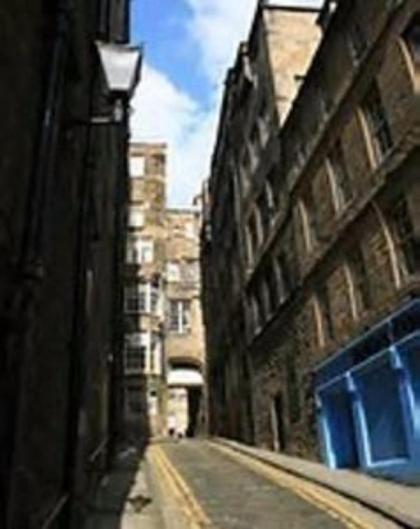 2 Bedroom Apartment off Royal Mile Accommodates 6 - image 11