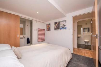 2 Bedroom Apartment off Royal Mile Accommodates 6 - image 3