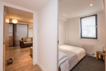 2 Bedroom Apartment off Royal Mile Accommodates 6 - image 7