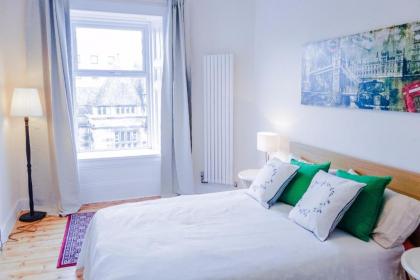 2 Bedroom Flat on Leith Walk Sleeps 4 - image 9