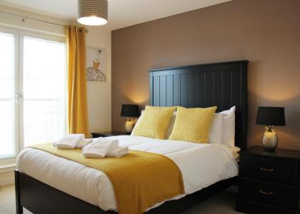 2 Bedroom Apartment with Free Parking Sleeps 4 - image 11