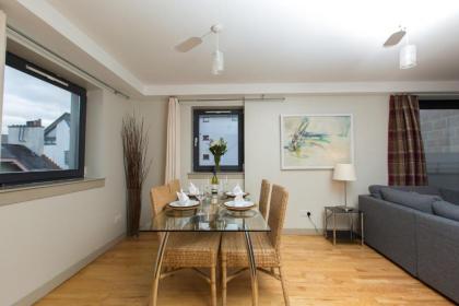 Royal Mile 2 Bedroom Apartment - image 17