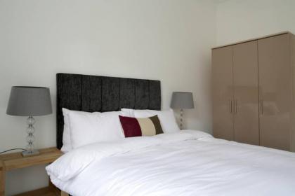 2 Bedroom Bruntsfield Apartment Sleeps 4 - image 12
