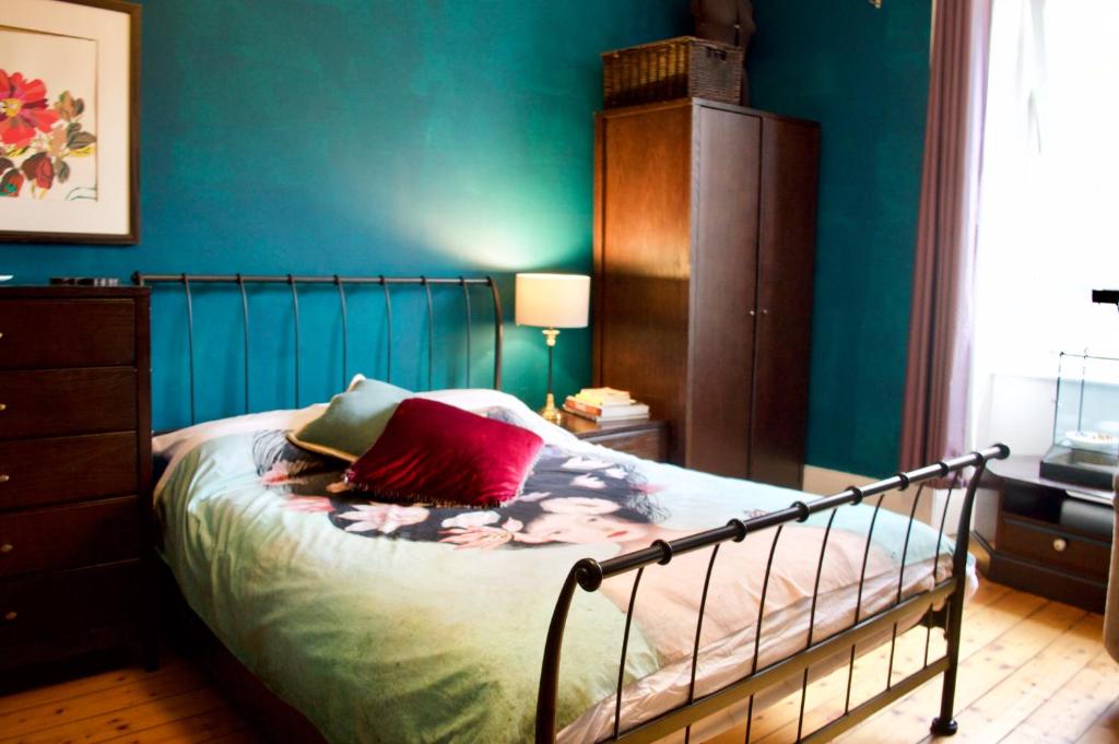 2 Bedroom Retreat in Edinburgh - image 4