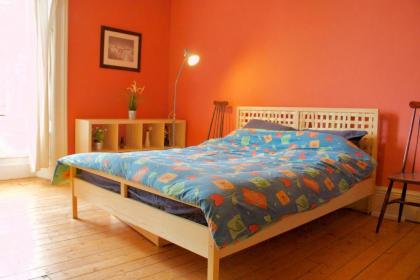2 Bedroom Flat in Morningside Sleeps 5 - image 10