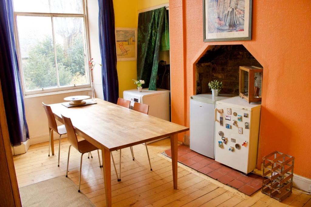 Classic Edinburgh Flat in the heart of Morningside - image 3