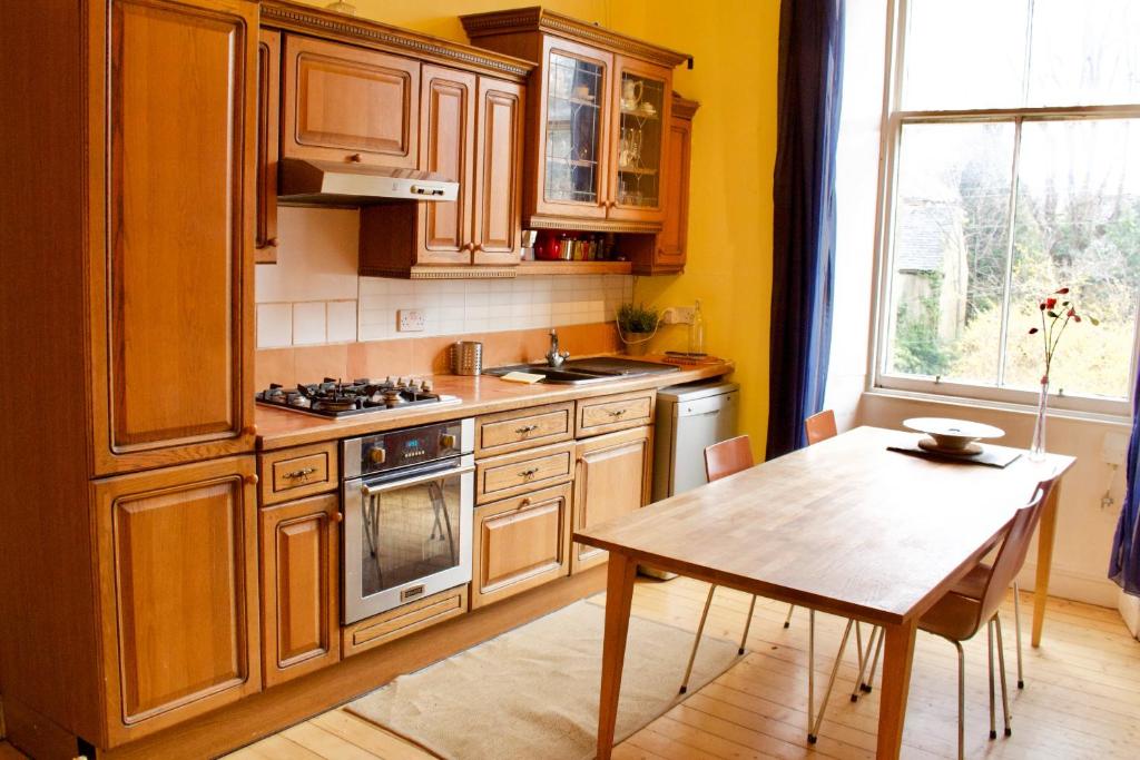 Classic Edinburgh Flat in the heart of Morningside - image 7