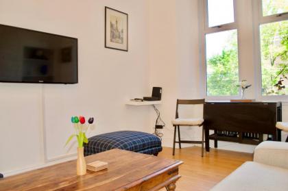 Bright And Comfortable 2 Bedroom Flat - image 1