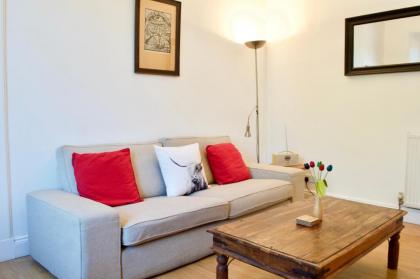 Bright And Comfortable 2 Bedroom Flat - image 9