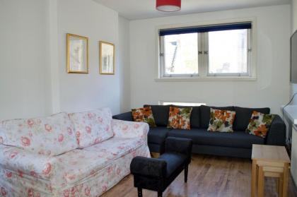 Extremely Central And Spacious Flat - image 1