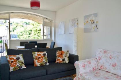 Extremely Central And Spacious Flat - image 11