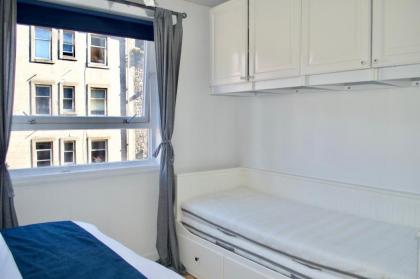 Extremely Central And Spacious Flat - image 2