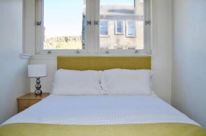 Extremely Central And Spacious Flat - image 8