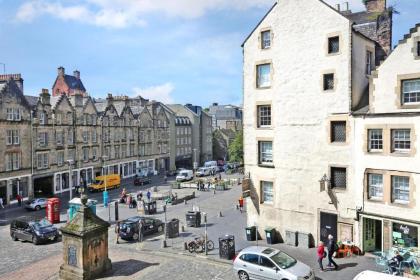 West Bow - Comfy 2 bed on West Bow overlooking Grassmarket - image 3