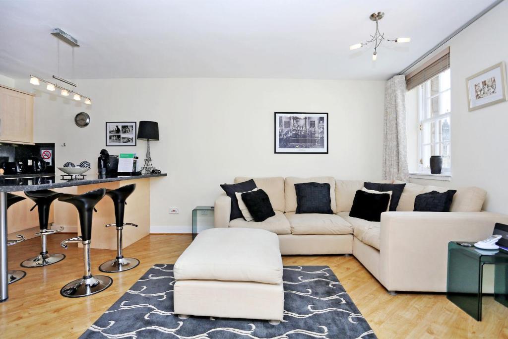 West Bow - Comfy 2 bed on West Bow overlooking Grassmarket - image 4