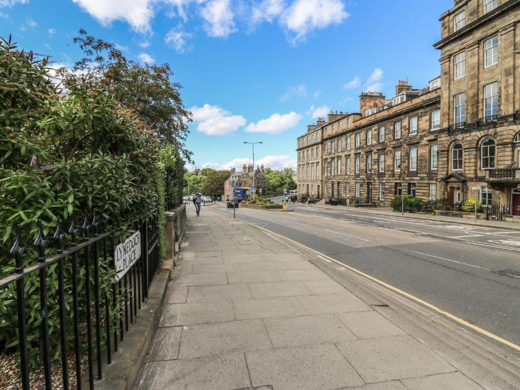 3 Lynedoch Place Edinburgh - image 2
