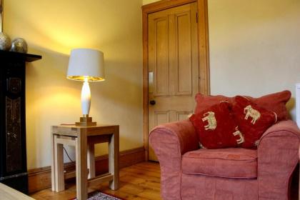 Traditional 2 Bedroom Apartment in Edinburgh - image 14