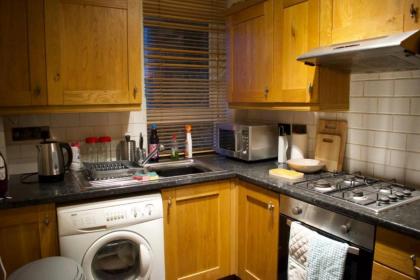 2 Bedroom Apartment With Parking in Edinburgh - image 10