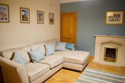 2 Bedroom Apartment With Parking in Edinburgh - image 12