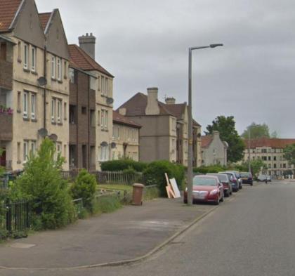 2 Bedroom Apartment With Parking in Edinburgh - image 13