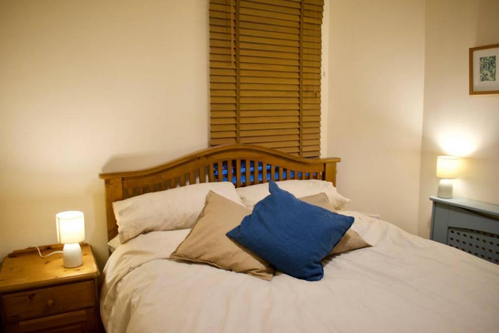 2 Bedroom Apartment With Parking in Edinburgh - image 3