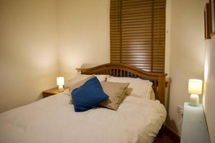2 Bedroom Apartment With Parking in Edinburgh - image 9