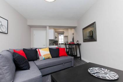 1 Bedroom Apartment With Balcony in Royal Mile - image 1