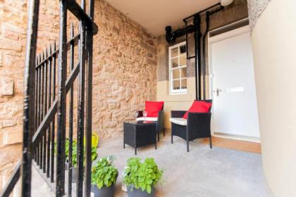 1 Bedroom Apartment With Balcony in Royal Mile - image 14