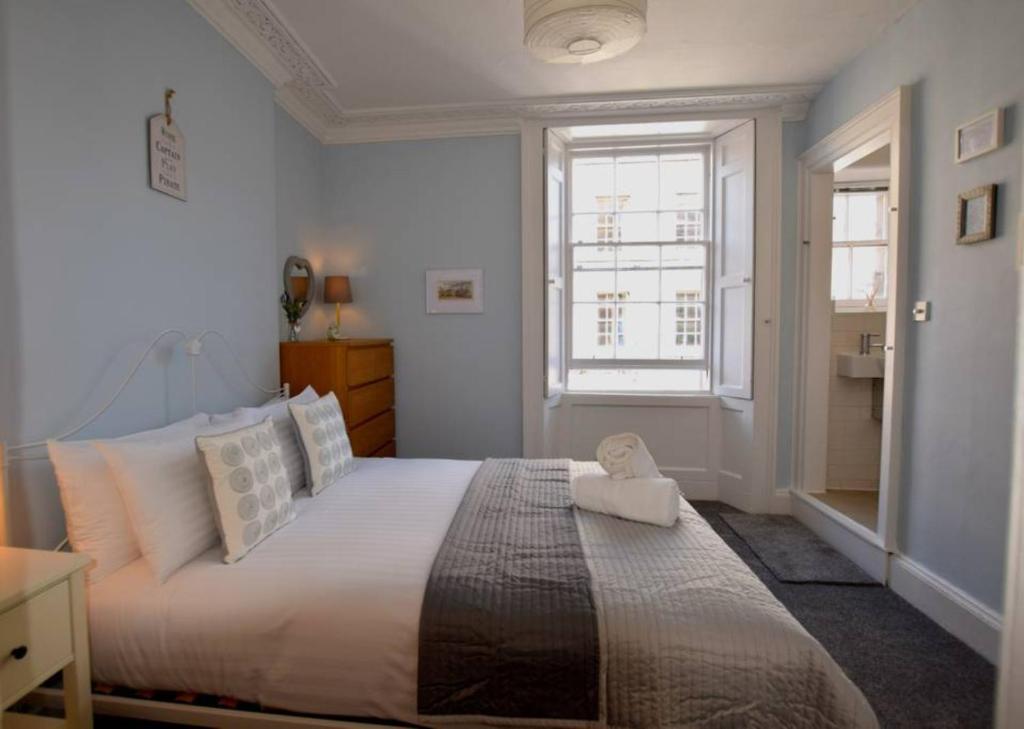 Charming 1 Bedroom Apartment in Stockbridge Edinburgh - image 5