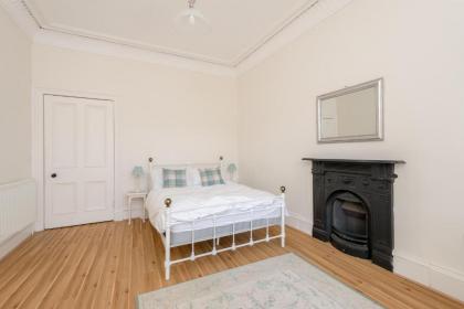Traditional 3 bed in Stockbridge - image 20
