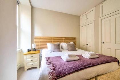 ALTIDO Amazing Location! - Lovely Rose St Apt in New Town - image 19