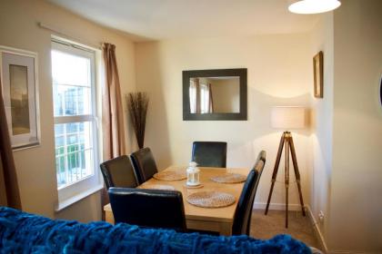 Traditional 2 Bedroom Edinburgh Apartment - image 5