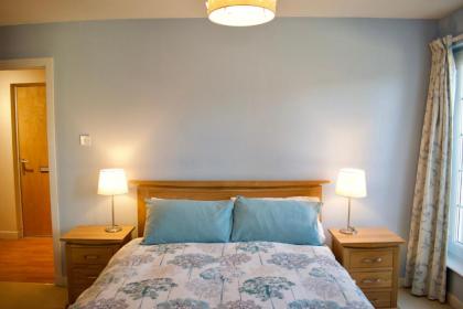 Traditional 2 Bedroom Edinburgh Apartment - image 8