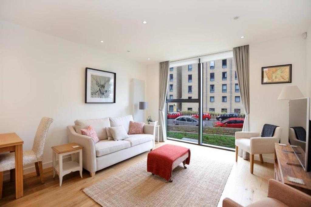 Luxurious central 1 bed in Quartermile - parking - main image