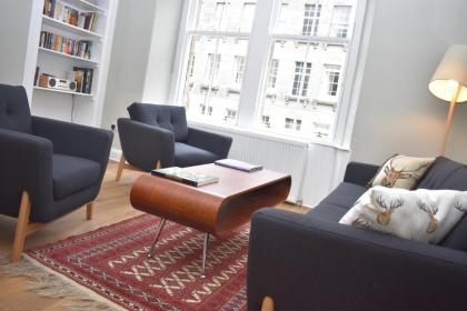 High Street - modern Scandi design apartment in the heart of the old town! - image 13