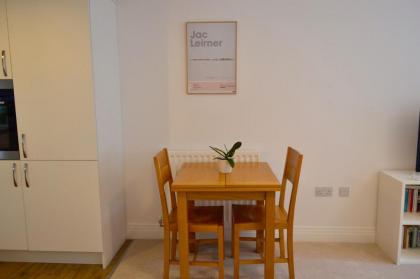 Boutique Flat off Leith Walk with Free Parking - image 13