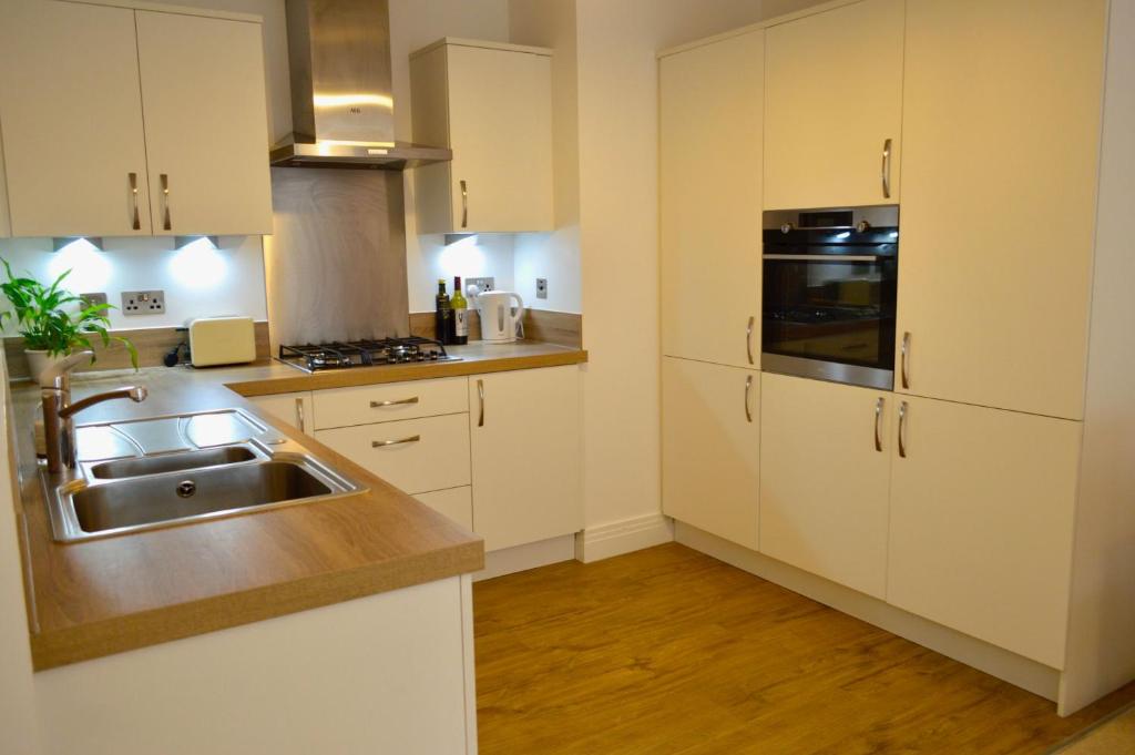 Boutique Flat off Leith Walk with Free Parking - image 2