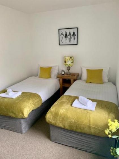 Holyrood Central Apartment - image 12