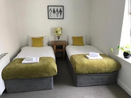 Holyrood Central Apartment - image 3
