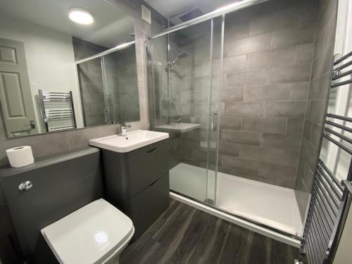 Holyrood Central Apartment - image 5