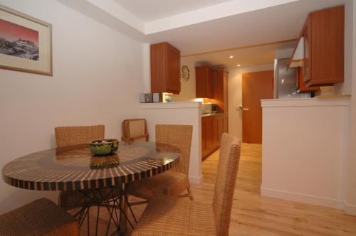 233 The St Giles Apartment - image 4