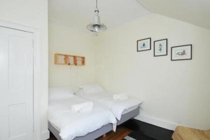 331 Attractive 2 bedroom apartment in Edinburgh's New Town - image 3