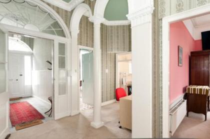 363 Spacious 3 bedroom 18th century property in the city centre - image 11